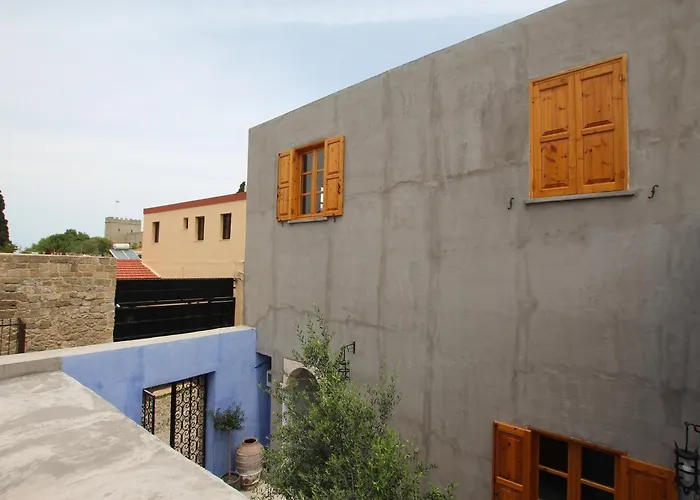 圣乔治公寓酒店 *